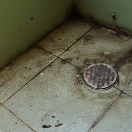 A dirty floor in a bathroom.